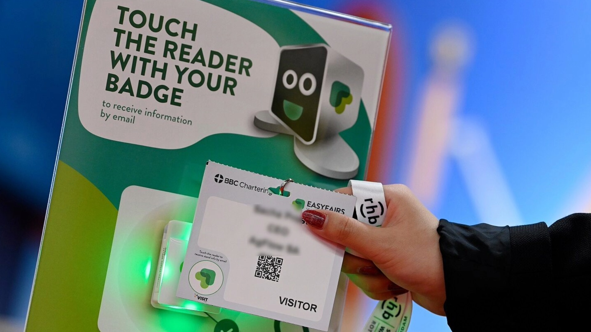 WEB Smart Badge Futurebuild Belgium De Smart Badge op een beurs.